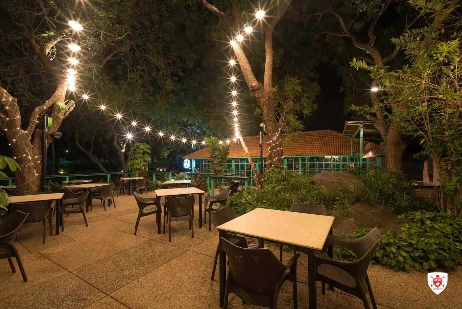 Chukkers Restaurant Ambiance